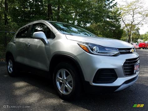 2017 Silver Ice Metallic Chevrolet Trax LT AWD 122540411 Photo 2