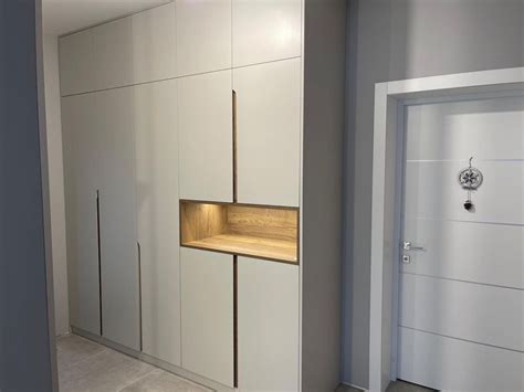 Мебель для прихожей по индивидуальным размерам: шкафы, тумбы, трюмо