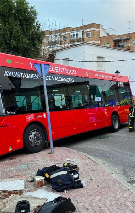 Heridos Dos Graves Tras La Colisi N Frontal De Un Autob S Contra