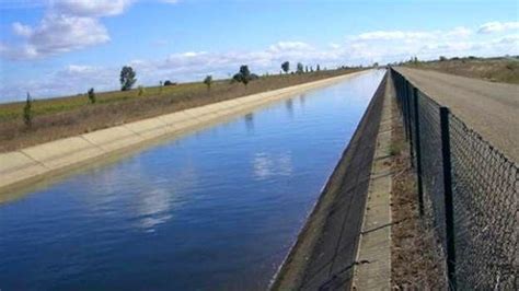 Regantes Y Propietarios De La Zona Elevada Del Canal Del Esla Conforman