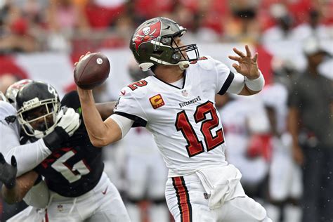 Brady Has 276 Yards 5 TDs Buccaneers Rout Falcons 48 25 AP News