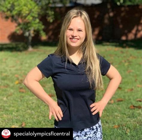 3 Hot Sexy Abigail The Advocate Bikini Pics