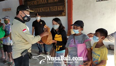 NUSABALI Sidak Prokes Tim Yustisi Denpasar Sambil Bagi Bagi Sembako