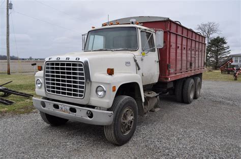 1975 Ford 800 Tandem Axle Grain Truck 391 Gas V 8 5 3 Trans 18