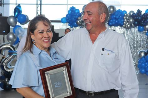 Camilo Atala Celebra A Os Al Frente De Ficohsa