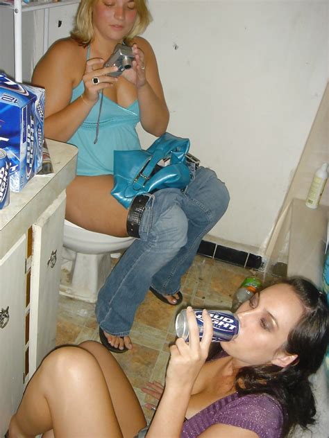 Caught On The Toilet Porn Pictures Xxx Photos Sex Images Pictoa