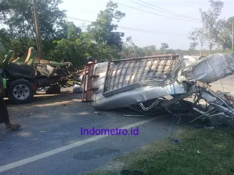 Kecelakaan Maut Bus Lamsayang VS Truck Muatan TBS Renggut Korban Jiwa