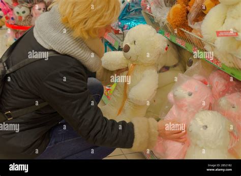 Russian Blonde Girl Hi Res Stock Photography And Images Alamy