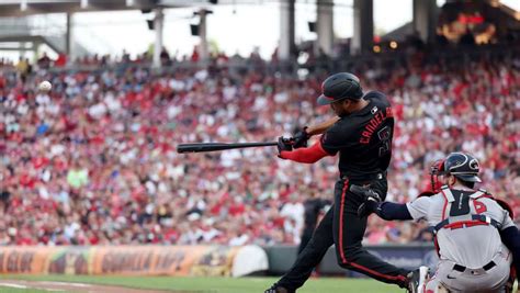 Jeimer Candelario Homers Twice Andrew Abbott Strikes Out 10 As Reds