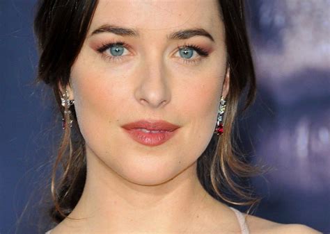 Dakota Johnson Stuns In Different Shades Of Lipstick At The Fifty Shades Freed Premiere Doctor