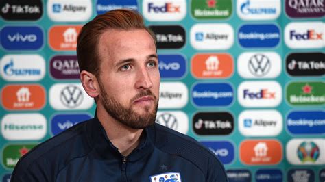 Euro 2020 - England star Harry Kane hits back at Kasper Schmeichel over ...