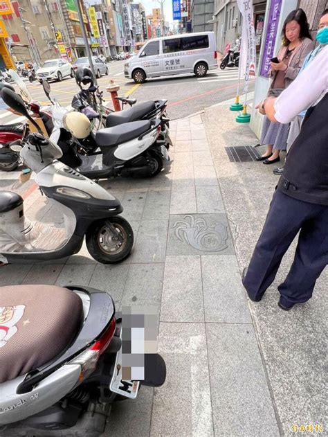 吸金陷阱？人行道花磚紋路像停車格 嘉市府：研議改善 生活 自由時報電子報