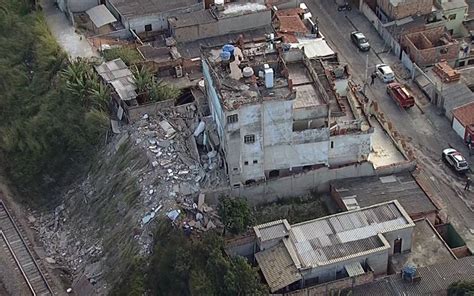 Parte de prédio desaba na Região do Barreiro em Belo Horizonte Minas