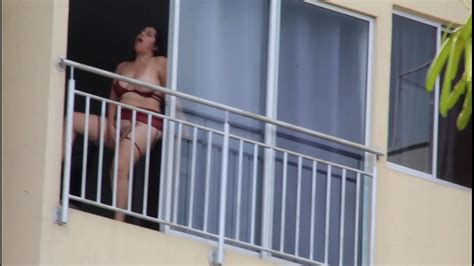 A Mi Vecina Le Encanta Masturbase Al Aire Libre XVIDEOS