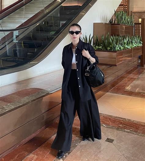 Style quần ống rộng sáng tạo của hot mom Salim