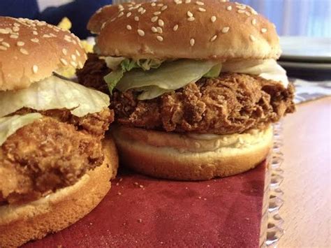 Crispy Fried Chicken Burger Recipe - Fajar Magazine