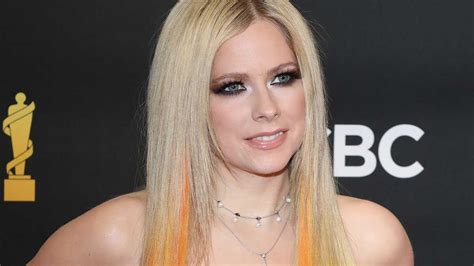 Avril Lavigne Rocks Nude Corset And Leather For Wild A List Night Out