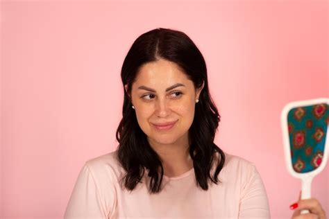 Premium Photo Caucasian Brunette Woman Beauty Portrait Close Up