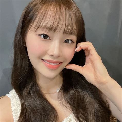 Chuu Loona Girls Night Out Girl