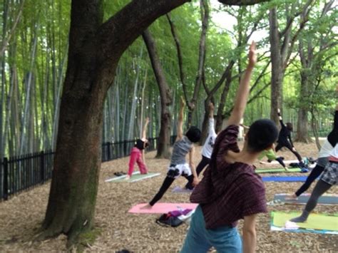 外ヨガ 春 Rainbow Nude Yoga Massage