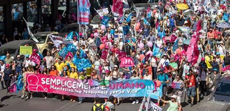 Miles De Personas Participan En La Marcha Provida De Italia Oraciones Y Pruebas De Dios