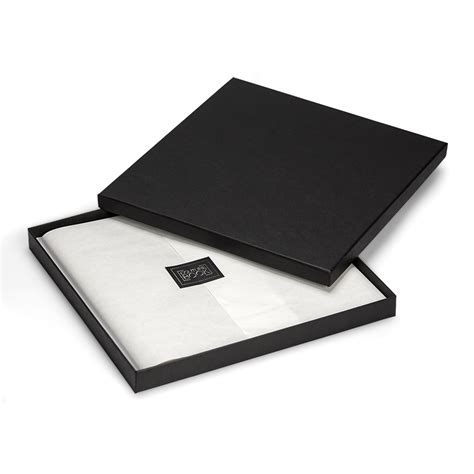 Печать эксклюзивных фотокинг Nude в компании COUTURE BOOK на заказ