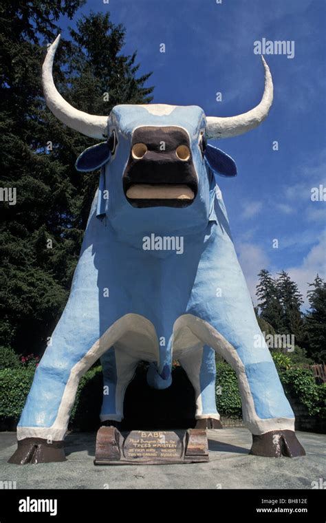 Babe The Blue Ox Statue At Trees Of Mystery Klamath California Stock Photo Alamy
