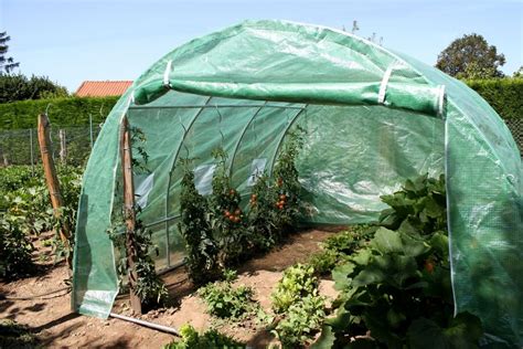 Une Serre De Jardin Quoi A Sert Et Laquelle Choisir Le Jardineur