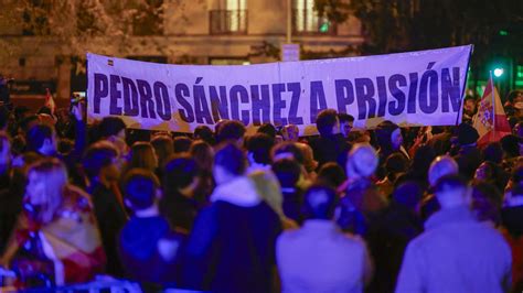 La Quinta Manifestaci N En Ferraz Con Miles De Asistentes Y Sin Cargas