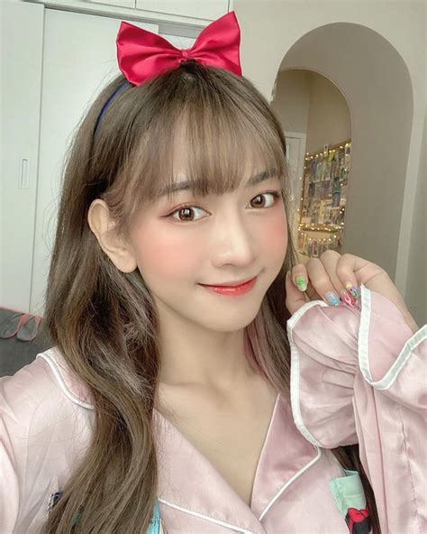 Mặc áo yếm khoe vòng 3 nảy nở hot girl Lê Bống thêm một lần khiến CĐM bỏng mắt với hình ảnh