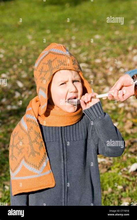 COUGHING TREATMENT CHILD Stock Photo - Alamy