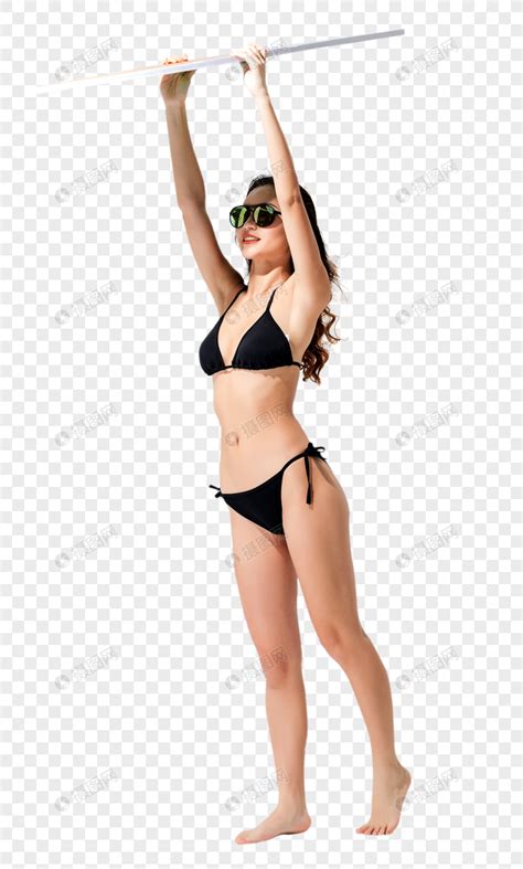 Hermosa Mujer En Bikini Negro Sosteniendo Una Tabla De Surf PNG