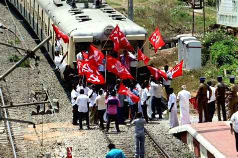 Cpis Rail Roko Protest Over Cauvery Issue