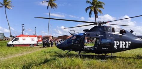 Motociclista é resgatado de helicóptero após atropelar ciclista em