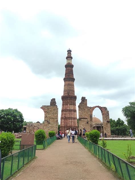 Qutub Minar: The Towering Landmark of Delhi - Travels 'N' Writes