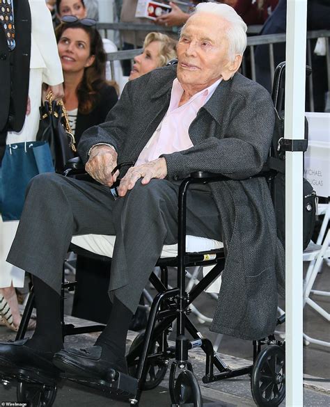 Kirk Douglas Dead At 103 Spartacus Star S Son Michael Douglas Shares Heartbreaking News Daily