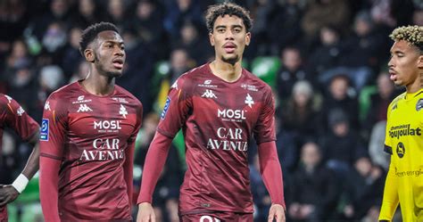 Arthur Atta Tout Donner Sur Le Terrain Football Club De Metz