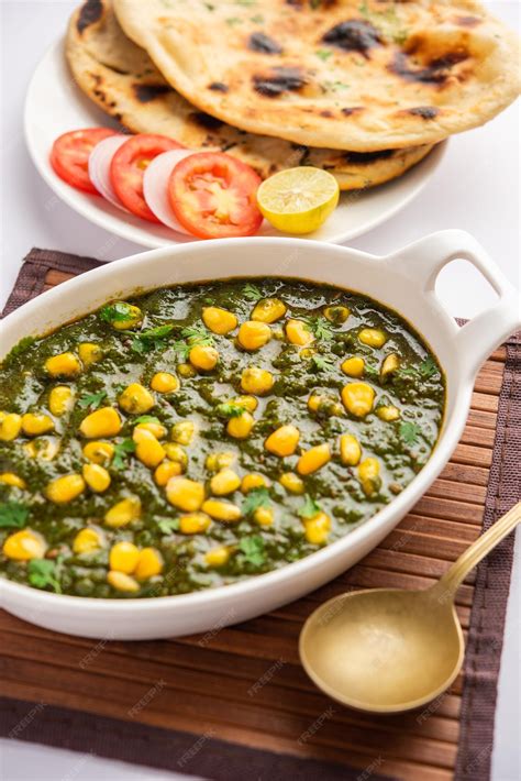 Maíz dulce palak sabzi también conocido como espinacas makai curry