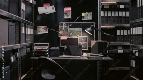 Foto De Criminal Evidence Board In Private Investigation Office Map On