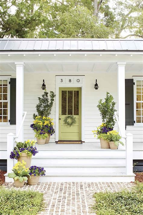 Seven Easy Ways to Update Your Curb Appeal - Inspiration For Moms