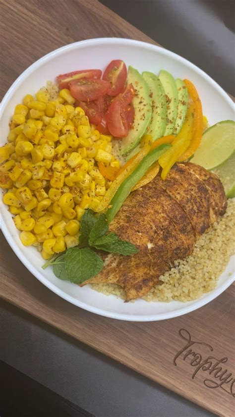 Cajun Chicken Quinoa Bowl - MommiNation