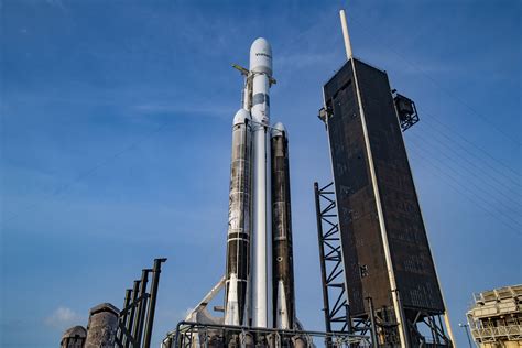 Spacex Lanza Su Cohete Falcon Heavy Con El Sat Lite Con Mayor Capacidad