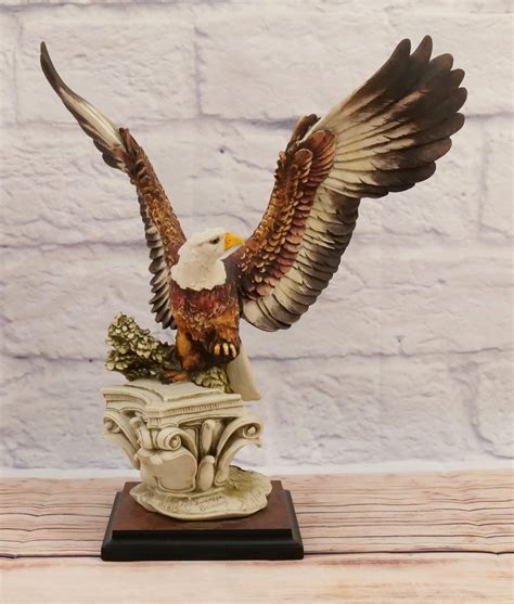 At Auction Giuseppe Armani Giuseppe Armani Eagle On Capital Figurine