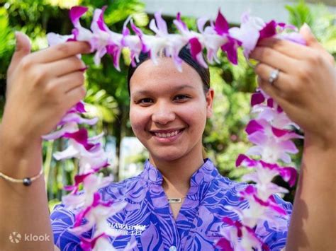 Hawaiian Lei Flower Greeting At Daniel K Inouye International Airport