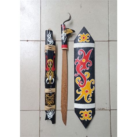 Jual Paket Mandau Perisai Tameng Kayu Ulin Khas Dayak Kalimantan Hiasan