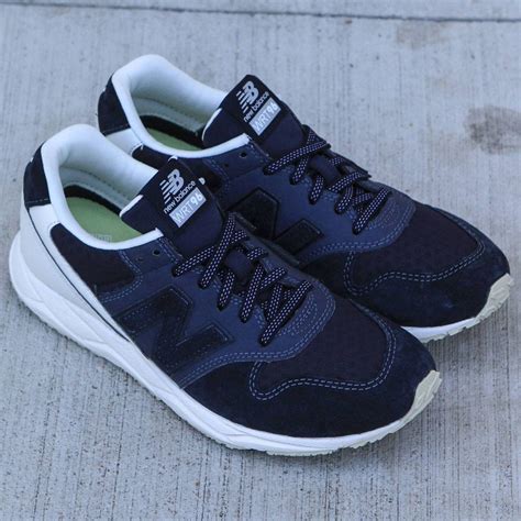 New Balance Women 96 New Balance WRT96MC black outer space angora