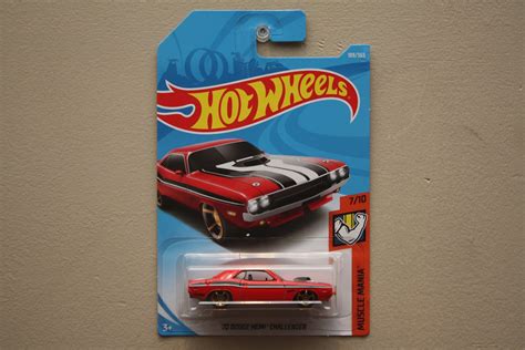 Hot Wheels 2018 Muscle Mania 70 Dodge Hemi Challenger Red