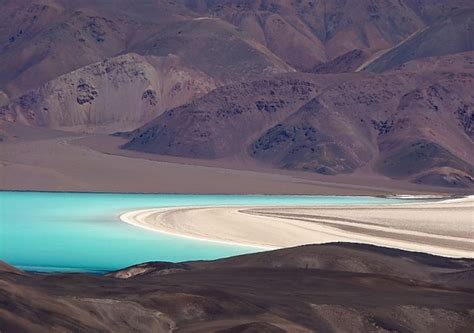 ""Laguna Blanca"" en el camino hacia el volcan Pissis, es el volcan mas alto del mundo ...