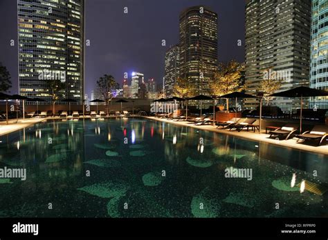 Four Seasons Hotel, pool, Central Hong Kong Island, China Stock Photo ...