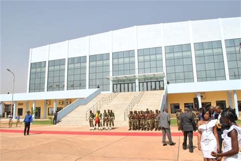 Inauguration à Bamako Dun Palais Des Sports Construit Par Une